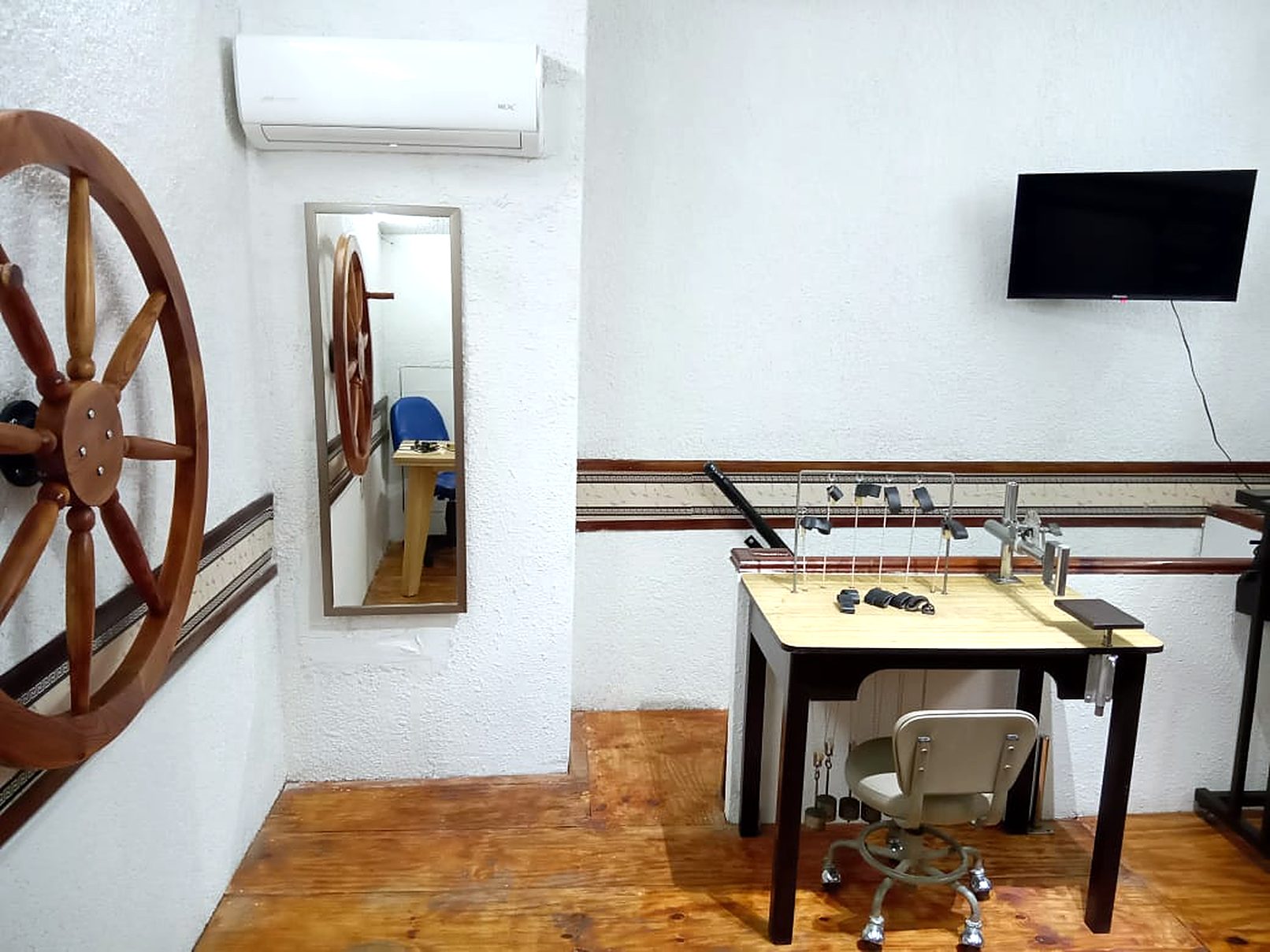 Rueda de hombro de madera y mesa de trabajo para rehabilitación de mano y muñeca